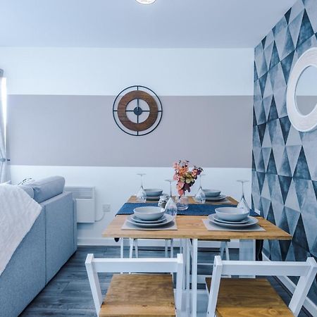 Stunning 2 Bed Apt By Greenstay Serviced Accommodation - Located In Formby Village - Perfect For Short & Long Stays - Couples, Friends & Families & Business Travellers All Welcome - Dog Friendly - 7 외부 사진