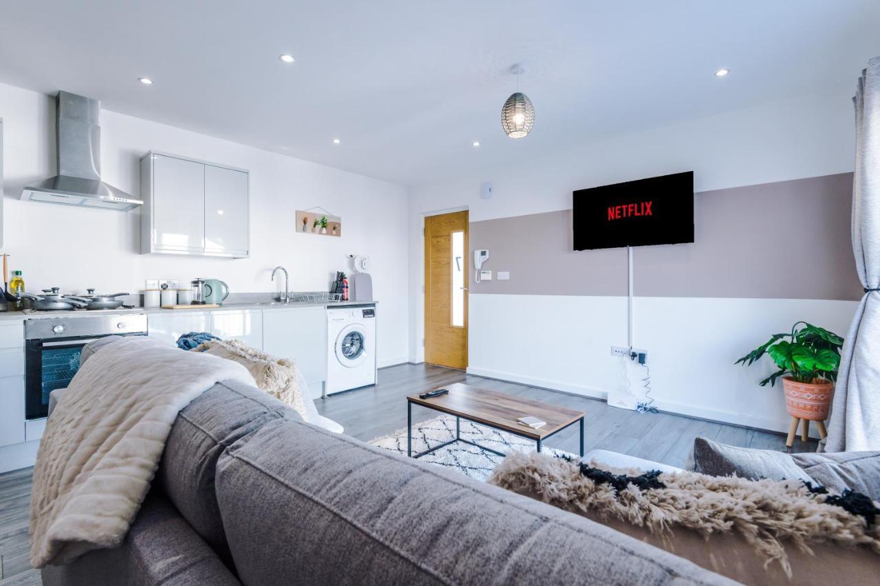 Stunning 2 Bed Apt By Greenstay Serviced Accommodation - Located In Formby Village - Perfect For Short & Long Stays - Couples, Friends & Families & Business Travellers All Welcome - Dog Friendly - 7 외부 사진